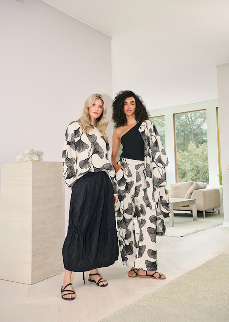 NOEN Crinkle Skirt-Black