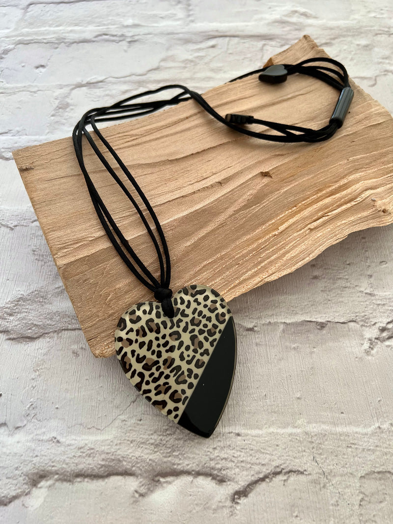 Calitaa Luxury Collection Heart Necklace Animal