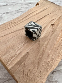 Calitaa Luxury Collection Cube Bead Aztec Black/White