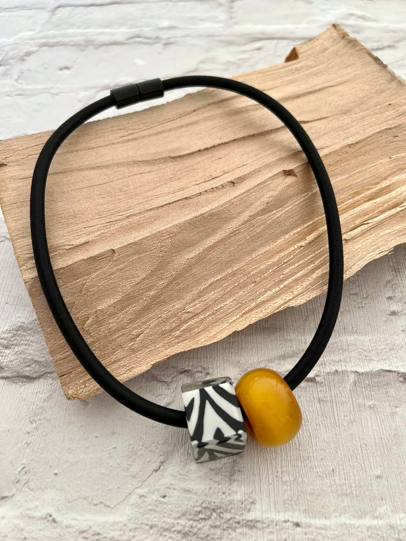 Calitaa Luxury Collection Cube Bead Aztec Black/White
