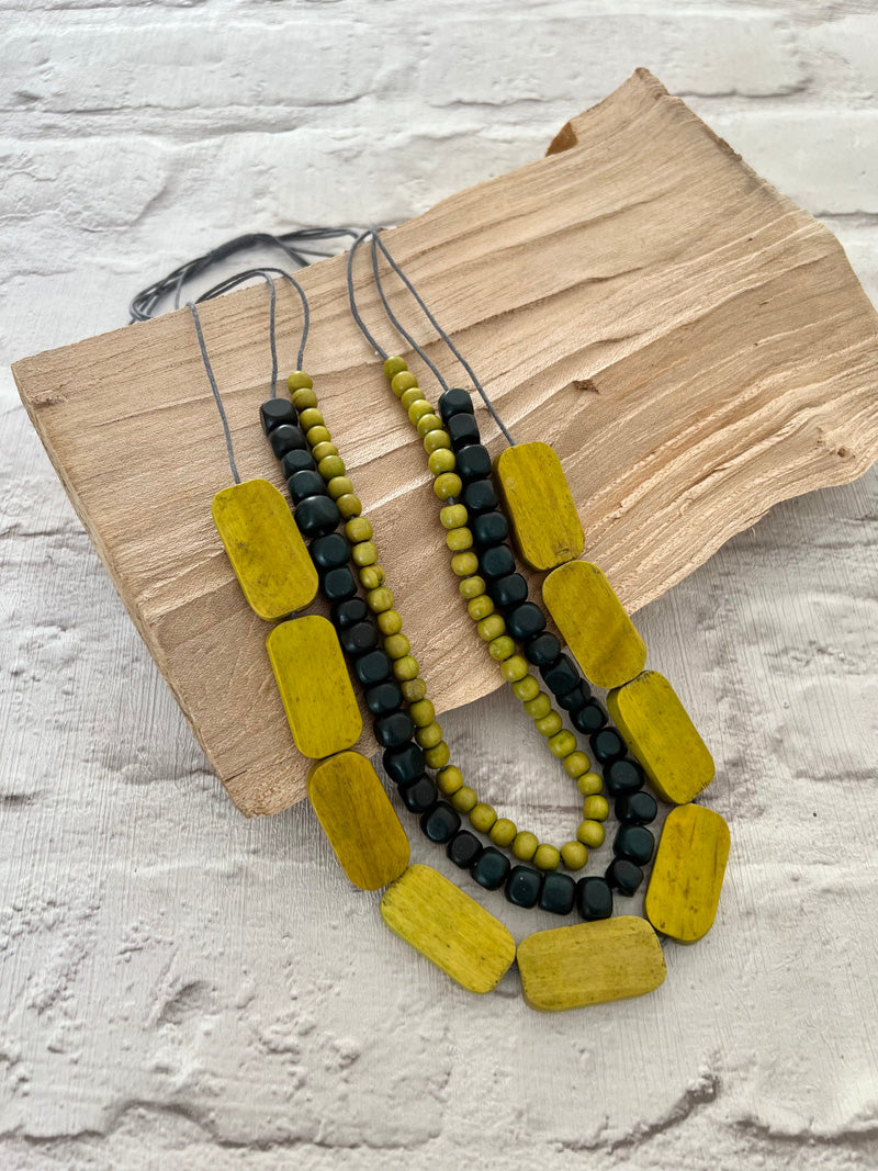 Demi Wooden Necklace Pistachio