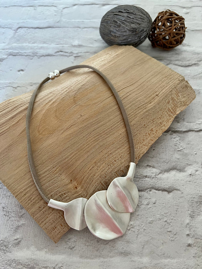 Caitlyn Necklace Taupe & Silver