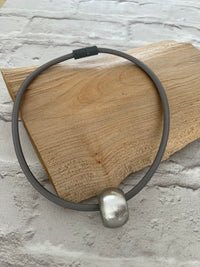 Calitaa Luxury Collection Deluxe Necklace Pale Grey