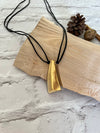 Calitaa Luxury Pendant Necklace Shimmer Gold