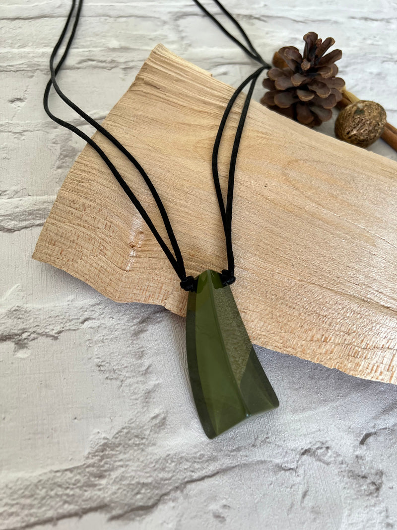 Calitaa Luxury Collection Pendant Necklace Khaki