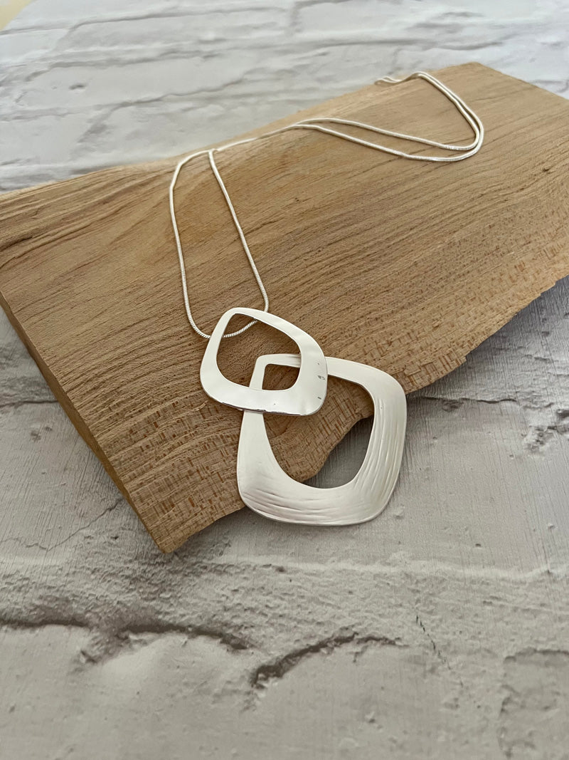 Theo Pendant Necklace Silver