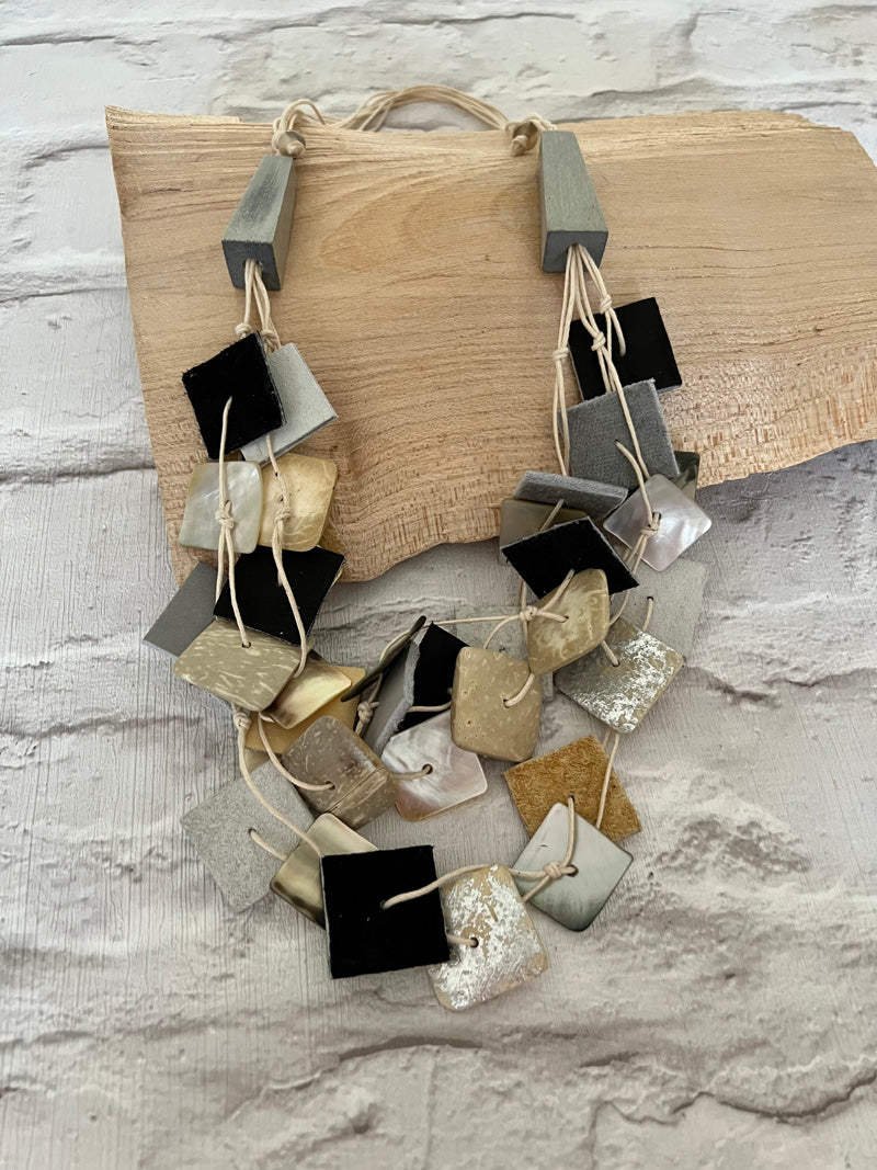 Amya Wood & Shell Necklace