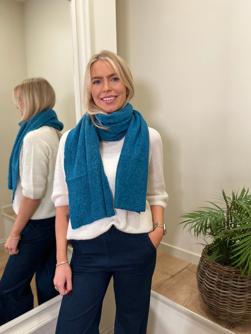 Plain Boucle Scarf Teal