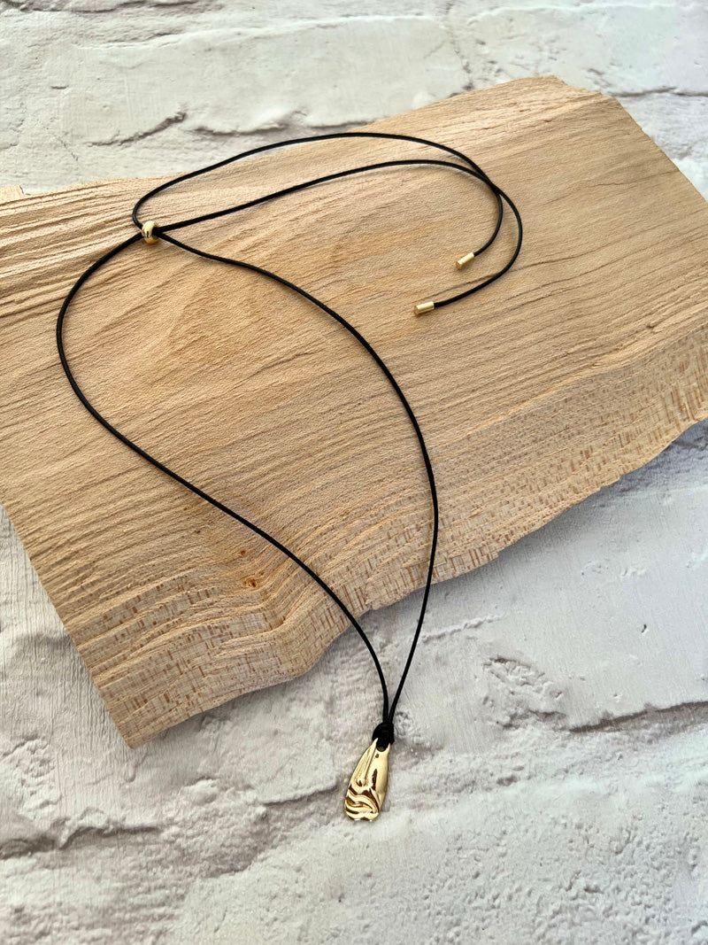 Avalon Pendant Necklace Black/Gold