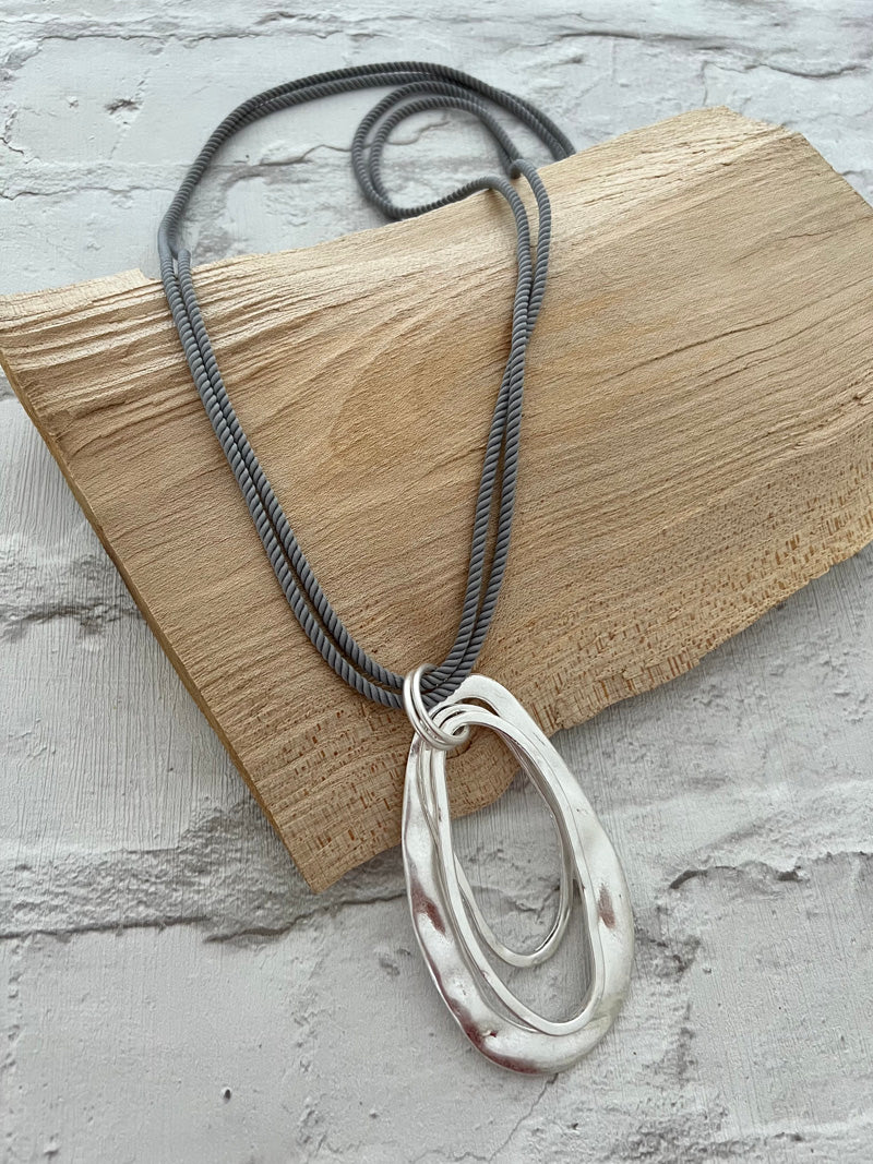 Margot Long Pendant Necklace Grey/Silver