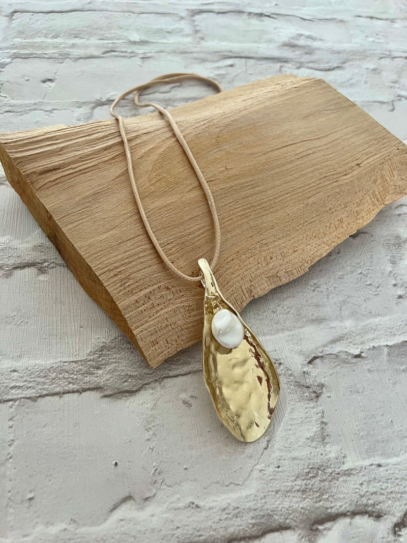 Fiona Long Pendant Necklace Stone/Gold