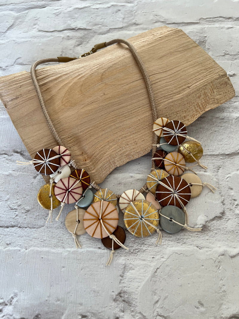 Bea Wooden Disc Necklace Natural/Brown