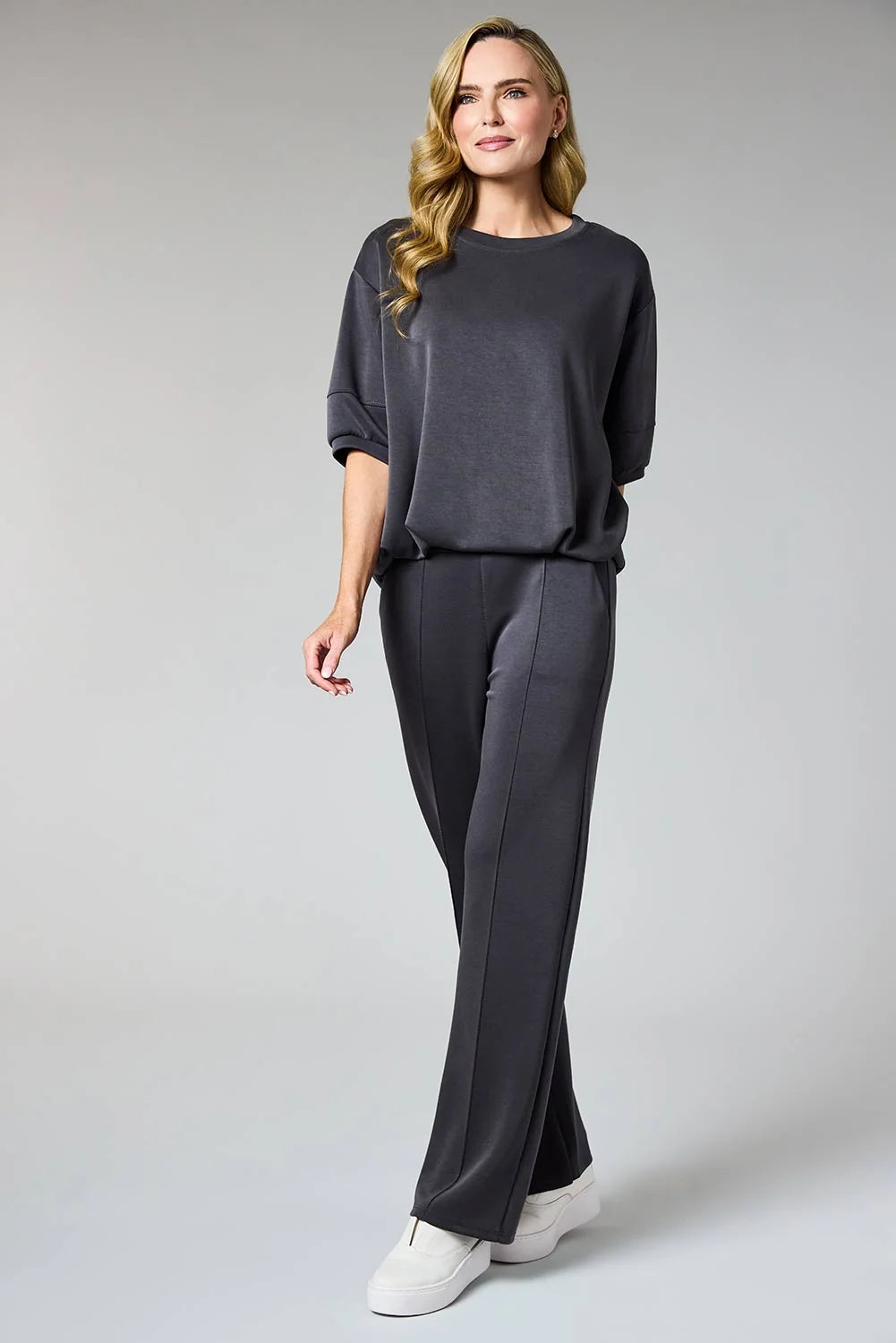 DECK Puffball Top Grey