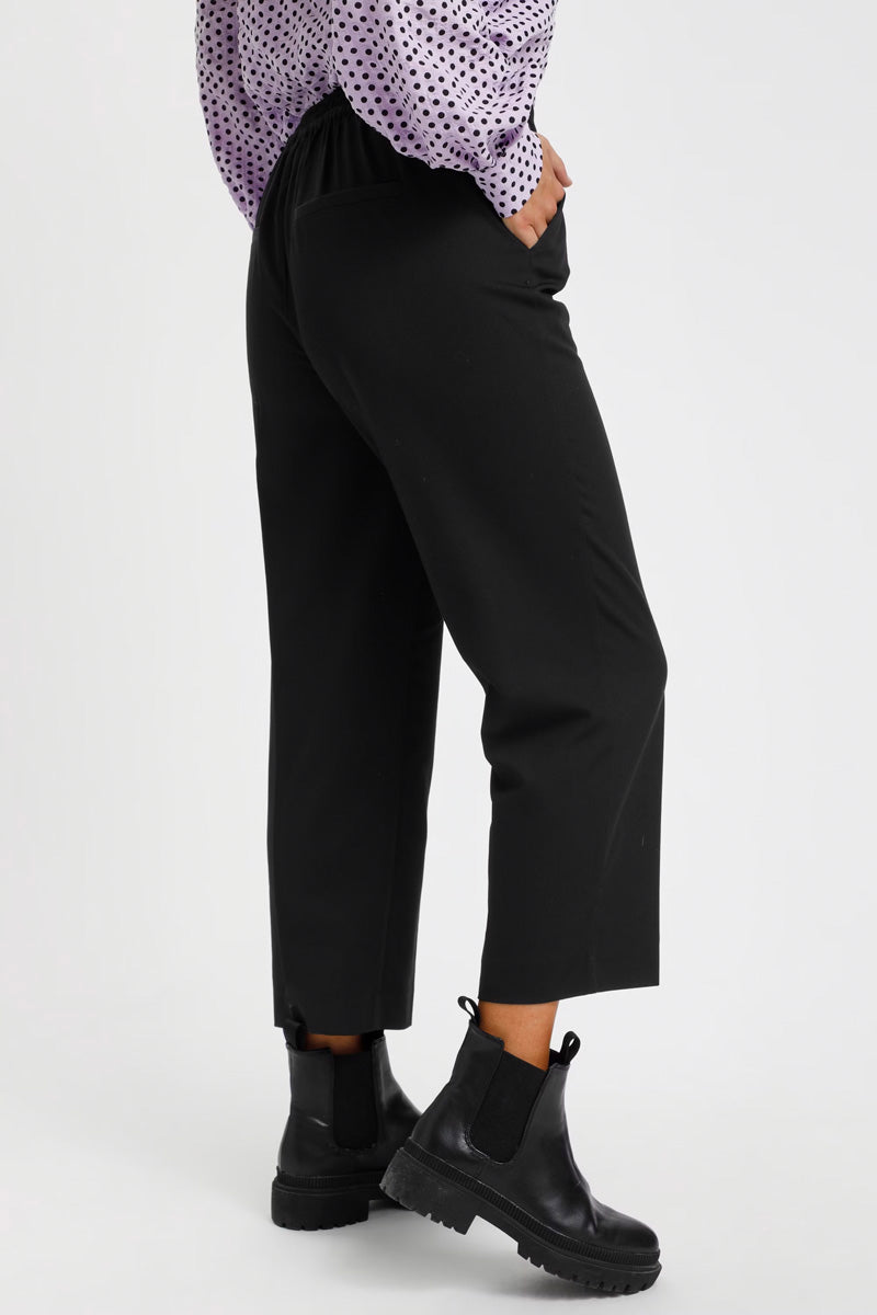 KAFFE KAsakura Cropped Trousers-Black
