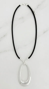 Jenna Oval Pendant Necklace Silver/Black