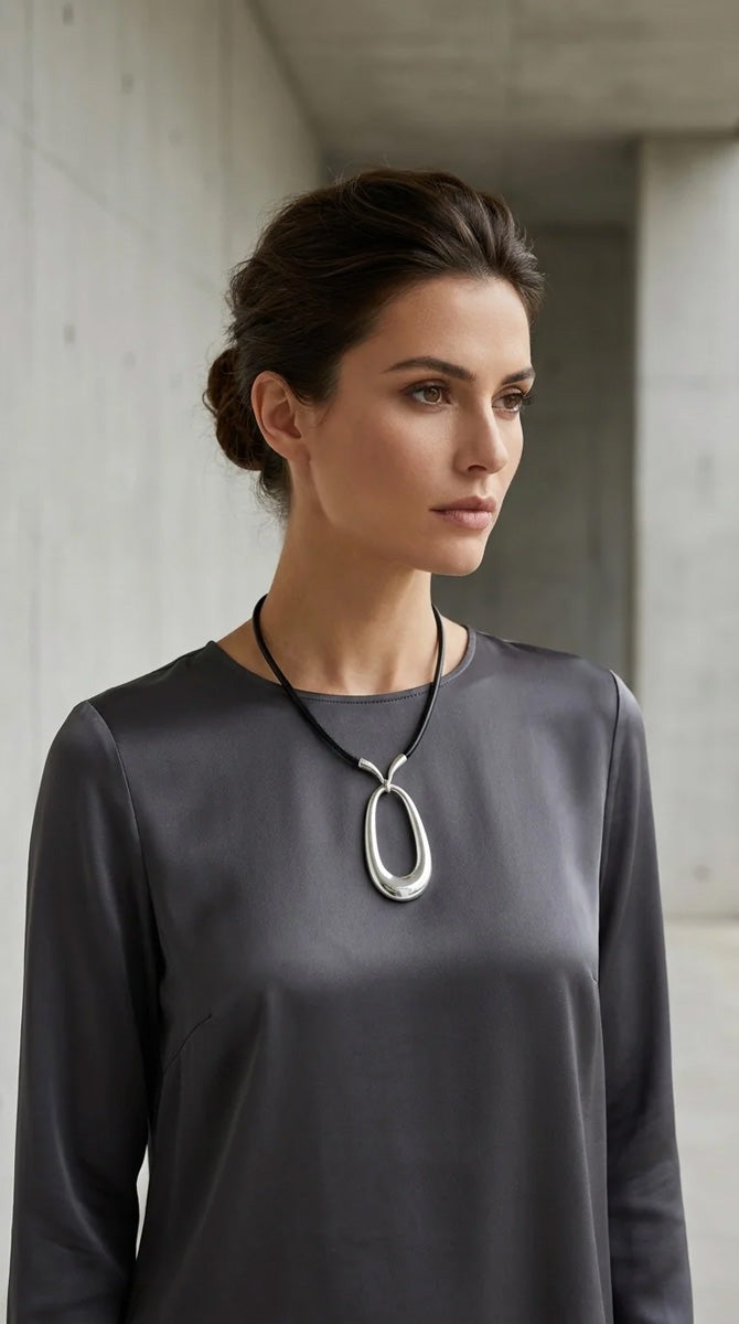 Jenna Oval Pendant Necklace Silver/Black
