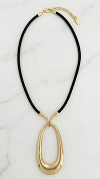 Jenna Oval Pendant Necklace Gold/Black