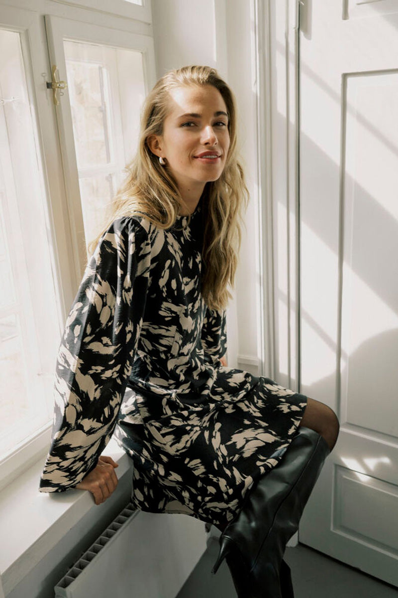 KAFFE KAulla Dress-Black/Stone Graphic